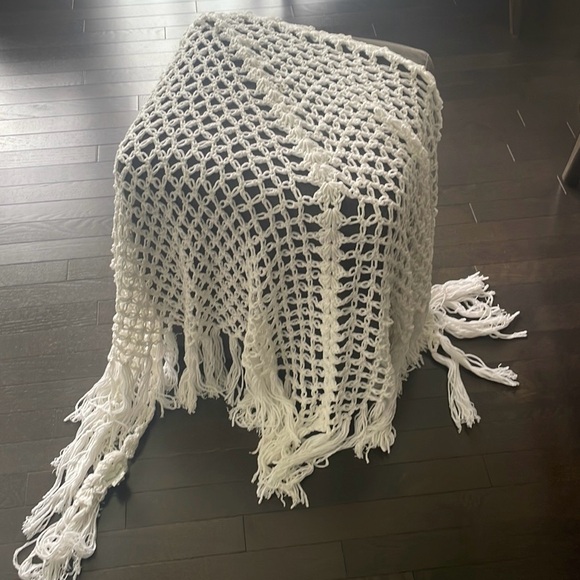 Banana Republic Crochet Fringed Scarf - Picture 4 of 4